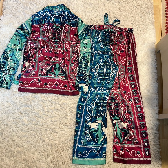 Anthropologie Paisley Silky PJ Set size XS Small
top is XS, bottoms are Small - Picture 11 of 12
